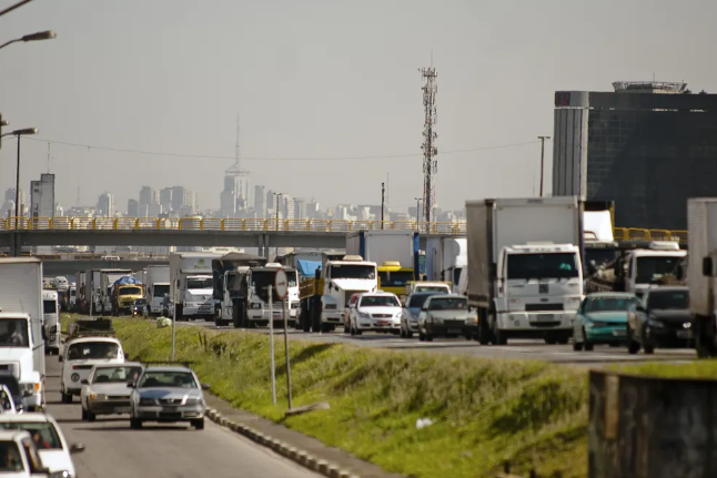 Transporte rodoviário de cargas atingiu patamar recorde em maio, diz IBGE